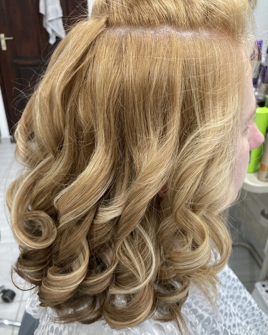 Alkalmi frizura – nagy loknik